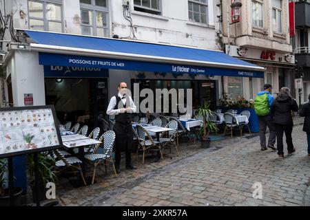 Centre-ville de Bruseels, au cœur de l'Europe, avec cafés et bars servant les célèbres bières belges Banque D'Images