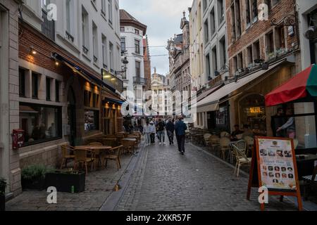 Centre-ville de Bruseels, au cœur de l'Europe, avec cafés et bars servant les célèbres bières belges Banque D'Images