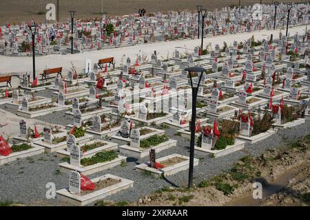 HATAY, TURKIYE - 26 FÉVRIER 2024 : cimetière du tremblement de terre dans la ville de Hatay Banque D'Images