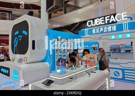 Shanghai, Chine. 24 juillet 2024. Un événement de promotion des casques CubeFace est organisé par BilibiliGoods à Shanghai, en Chine, le 24 juillet 2024. (Photo de Costfoto/NurPhoto) crédit : NurPhoto SRL/Alamy Live News Banque D'Images