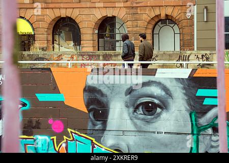 Glasgow, Écosse, Royaume-Uni. 24 juillet 2024 : Custom House Quay Kanye West murale crédité par Tapendtef dans une nouvelle zone de graffiti légale sur les rives de la rivière clyde complète avec phrase familière. La passerelle clyde est maintenant une zone désignée des peintres ennemis pour se soustraire au vandalisme généralisé causant des problèmes dans la ville crédit Gerard Ferry / Alamy Live News Banque D'Images