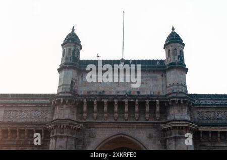 Le monument de la porte de l'Inde par une journée ensoleillée, Mumbai, Maharashtra, Inde, Asie Banque D'Images