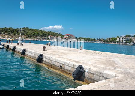 Jetée sur le front de mer de Makarska Banque D'Images