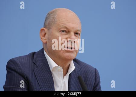 Bundeskanzler Olaf Scholz, Deutschland, Berlin, Bundespressekonferenz, Thema : Aktuelle Themen der Innen- und Außenpolitik *** Chancelier fédéral Olaf Scholz, Allemagne, Berlin, Conférence de presse fédérale, sujets d'actualité en politique intérieure et étrangère Banque D'Images