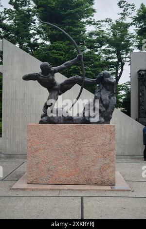 Hercule l'Archer devant le Musée d'art occidental dans le parc Ueno Tokyo Japon Banque D'Images