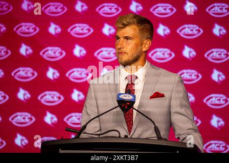 Charlotte, Caroline du Nord, États-Unis. 24 juillet 2024. S'entretient avec les médias lors du coup d'envoi 2024 de l'ACC Football au Hilton Uptown Charlotte à Charlotte, Caroline du Nord. (Scott Kinser/CSM). Crédit : csm/Alamy Live News Banque D'Images