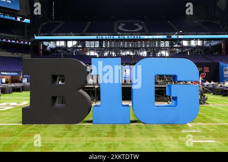 Indianapolis, Indiana, États-Unis. 23 juillet 2024. Préparation du terrain avant les Big Ten Media Days au Lucas Oil Stadium, Indianapolis, Indiana. (Crédit image : © Scott Stuart/ZUMA Press Wire) USAGE ÉDITORIAL SEULEMENT! Non destiné à UN USAGE commercial ! Banque D'Images