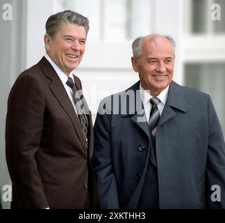 Mikhail Gorbatchev et Ronald Reagan.. Portrait de l'ancien dirigeant de l'Union soviétique, Mikhaïl Sergueïevitch Gorbatchev (1931-2022) et du président américain Ronald Reagan (1911-2004) au Sommet islandais de Reykjavik en 1986 Banque D'Images