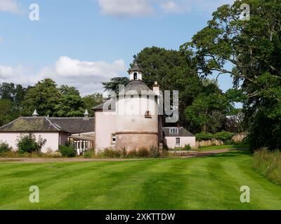 Terrain de Colstoun House avec bâtiment rotonde et lieu de mariage. Haddington, East Lothian, Écosse. 24 juillet 2024 Banque D'Images