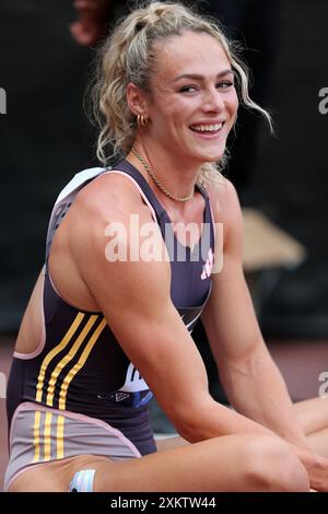 Lieke KLAVER (pays-Bas, Hollande) après avoir participé à la finale du 400 m féminin en 2024, IAAF Diamond League, London Stadium, Queen Elizabeth Olympic Park, Stratford, Londres, Royaume-Uni. Banque D'Images