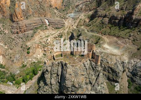 Château d'Enguzek kapi en haute montagne à Uzundere, Erzurum, Turquie, Turquie voyage Banque D'Images