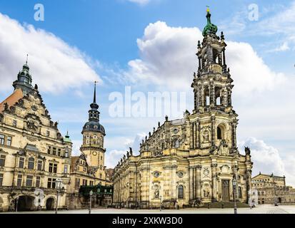 Façade de la cathédrale de Dresde, ou la cathédrale de la Sainte Trinité, église catholique de la Cour Royale de Saxe, appelée en allemand Katholische Hofkirch Banque D'Images