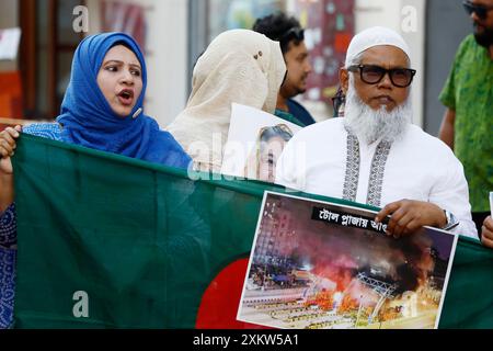 Roma, Italie. 24 juillet 2024. Manifestazione della comunit&#xe0 ; Bengalese sostenitrice del Governo in Bangladesh Roma, Italia &#x2014 ; Mercoled&#xec ; 24 luglio 2024 - Cronaca - (foto di Cecilia Fabiano/LaPresse) démonstration de la communauté Bengalesi pour soutenir le gouvernement du Bangladesh Rome, Italie - jeudi 24 juillet 2024 - nouvelles - (photo de Cecilia Fabiano/LaPresse) crédit: LaPresse/Alamy Live News Banque D'Images