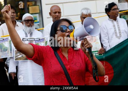 Roma, Italie. 24 juillet 2024. Manifestazione della comunit&#xe0 ; Bengalese sostenitrice del Governo in Bangladesh Roma, Italia &#x2014 ; Mercoled&#xec ; 24 luglio 2024 - Cronaca - (foto di Cecilia Fabiano/LaPresse) démonstration de la communauté Bengalesi pour soutenir le gouvernement du Bangladesh Rome, Italie - jeudi 24 juillet 2024 - nouvelles - (photo de Cecilia Fabiano/LaPresse) crédit: LaPresse/Alamy Live News Banque D'Images