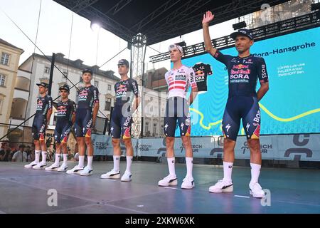 Olomouc, République tchèque. 24 juillet 2024. L'équipe allemande Red Bull-Bora-hansgrohe lors de la cérémonie de présentation des équipes avant la course par étapes du Tour tchèque à Olomouc, République tchèque, le 24 juillet 2024. Crédit : Ludek Perina/CTK photo/Alamy Live News Banque D'Images