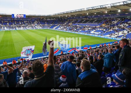 Fans des Rangers lors du match amical de pré-saison Birmingham City vs Rangers à St Andrews, Birmingham, Royaume-Uni. 24 juillet 2024. (Photo de Gareth Evans/News images) à Birmingham, Royaume-Uni le 24/7/2024. (Photo de Gareth Evans/News images/SIPA USA) crédit : SIPA USA/Alamy Live News Banque D'Images