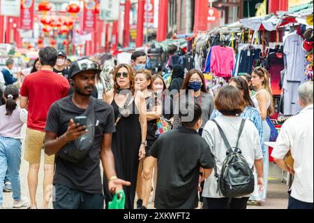 22 février 2023- Kuala Lumpur Malaysia-Petaling Street est l'une des rues les plus peuplées du sud avec les nombreux types de gens cros Banque D'Images