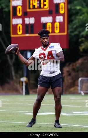 Davion Davis (84), receveur des commandants de Washington, s’échauffant avant le premier jour de la pratique avant le début de la saison au centre d’entraînement OrthoVirginia au Commanders Park à Ashburn, Virginie, le 24 juillet 2024 (Alyssa Howell/ image of Sport) Banque D'Images