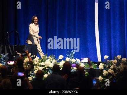 Indianapolis, États-Unis. 24 juillet 2024. Kamala Harris, vice-présidente des États-Unis et candidate démocrate à la présidence, prononce le discours d'ouverture à la sororité Zeta Phi Beta, Grand Boulé de l'Inc à Indianapolis. Le président américain Joe Biden a annoncé dimanche qu'il abandonnait la course présidentielle de 2024, et a soutenu Harris. (Photo de Jeremy Hogan/SOPA images/Sipa USA) crédit : Sipa USA/Alamy Live News Banque D'Images