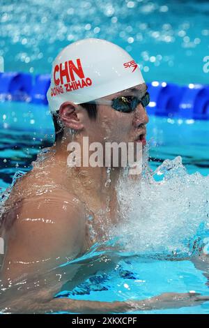 Paris, France. 24 juillet 2024. Dong Zhihao de Team China nage des tours lors des entraînements de natation à la Defense Arena à Paris, France, le mercredi 24 juillet 2024. La cérémonie d'ouverture a lieu le 26 juillet, 100 ans après la dernière fois que Paris a accueilli les jeux. Photo de Richard Ellis/UPI crédit : UPI/Alamy Live News Banque D'Images