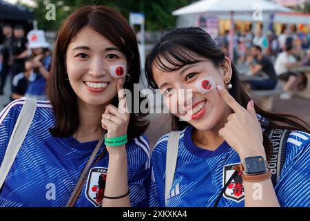 Bordeaux, France. 24 juillet 2024. Fans japonais pendant les Jeux Olympiques de Paris 2024. Match de football Japon-Paraguay (score : Japon 5-Paraguay 0) au stade Matmut Atlantique à Bordeaux. Bordeaux, Gironde, France, Europe. Crédit : photo Hugo Martin Alamy/Live News. Banque D'Images