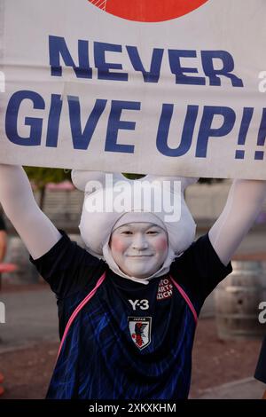 Bordeaux, France. 24 juillet 2024. Fan japonais pendant les Jeux Olympiques de Paris 2024. Match de football Japon-Paraguay (score : Japon 5-Paraguay 0) au stade Matmut Atlantique à Bordeaux. Bordeaux, Gironde, France, Europe. Crédit : photo Hugo Martin Alamy/Live News. Banque D'Images