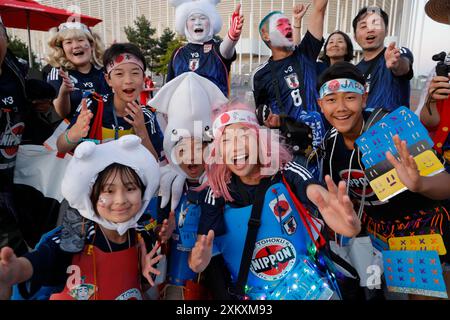 Bordeaux, France. 24 juillet 2024. Fans japonais pendant les Jeux Olympiques de Paris 2024. Match de football Japon-Paraguay (score : Japon 5-Paraguay 0) au stade Matmut Atlantique à Bordeaux. Bordeaux, Gironde, France, Europe. Crédit : photo Hugo Martin Alamy/Live News. Banque D'Images