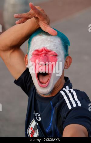 Bordeaux, France. 24 juillet 2024. Fan japonais pendant les Jeux Olympiques de Paris 2024. Match de football Japon-Paraguay (score : Japon 5-Paraguay 0) au stade Matmut Atlantique à Bordeaux. Bordeaux, Gironde, France, Europe. Crédit : photo Hugo Martin Alamy/Live News. Banque D'Images