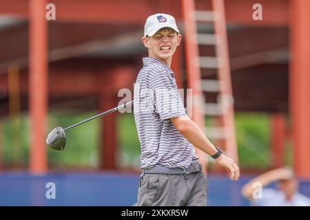 Bloomfield Hills, Michigan, États-Unis. 24 juillet 2024. Hamilton Coleman, de Martinez, en Géorgie, réagit après avoir fait son départ du 10e trou - South course - lors de la ronde de 64 au Championnat amateur junior américain 2024 au Oakland Hills Country Club. Il concédera plus tard le match à Miles Russell (Credit image : © Debby Wong/ZUMA Press Wire) À USAGE ÉDITORIAL EXCLUSIF ! Non destiné à UN USAGE commercial ! Banque D'Images