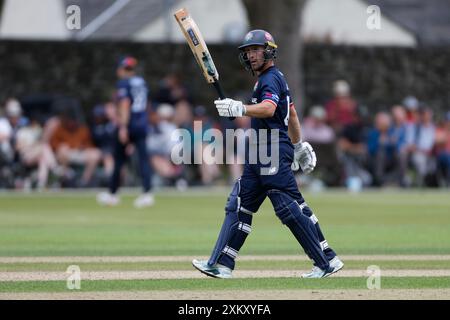 Josh Bohannon du Lancashire célèbre après avoir marqué cinquante points lors du match de la Metro Bank One Day Cup entre le Lancashire et le Durham County Cricket Club à la Sedbergh School, Sedbergh le mercredi 24 juillet 2024. (Photo : Mark Fletcher | mi News) crédit : MI News & Sport /Alamy Live News Banque D'Images