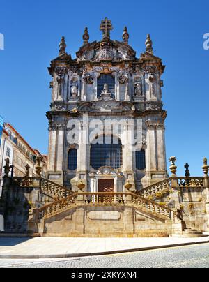 L'église Clerigos à Porto, Portugal. L'église baroque est une attraction touristique populaire de l'Europe. Banque D'Images