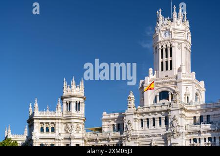 Tour de l'horloge du Palais Cybèle (Palacio de Cibeles) à Madrid Banque D'Images