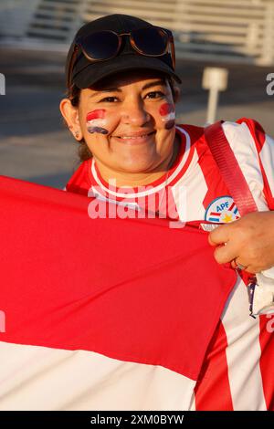 Bordeaux, France. 24 juillet 2024. Paris 2024. Fan du Paraguay lors des Jeux Olympiques de Paris 2024. Sortie du match de football masculin Japon-Paraguay (score : Japon 5-Paraguay 0) au stade Matmut Atlantique de Bordeaux. Bordeaux, Gironde, France, Europe. Crédit : photo Hugo Martin Alamy/Live News. Banque D'Images