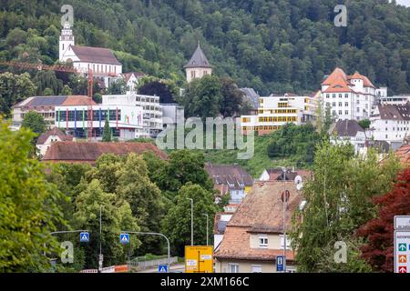 Stadtansicht von Oberndorf am Neckar. // 11.07.2024 : Oberndorf am Neckar, Bade-Württemberg, Deutschland, Europa *** vue sur Oberndorf am Neckar 11 07 2024 Oberndorf am Neckar, Bade-Württemberg, Allemagne, Europe Banque D'Images