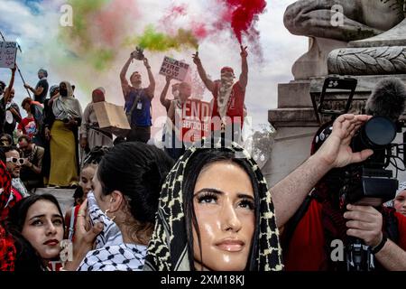 Washington, DC, États-Unis. 24 juillet 2024. Des manifestants pro-Palestine manifestent devant Union Station à Washington DC le 24 juillet 2024. Les manifestants ont exigé l'arrestation de Benjamin Netanyahu, la CIJ ayant émis un mandat d'arrêt contre lui. Netanyahu était à l'intérieur du Capitole s'adressant au Congrès. (Photo de Jonathan Fernandes/Sipa USA) crédit : Sipa USA/Alamy Live News Banque D'Images