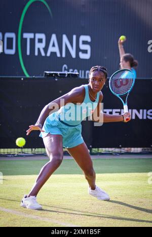 Berlin, Allemagne - 19 juin 2024 : Noma NOHA AKUGUE (GER) en action lors de son match de double WTA 500 ecoTRANS Ladies German Open avec Jule NIEMEIER contre demi SCHUURS (NED) et Luisa STEFANI (BRA) Banque D'Images