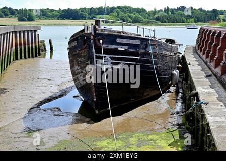 Autour du Royaume-Uni - Marguerite Explorer , échouée à quai à Woodbridge, Suffolk, Royaume-Uni Banque D'Images