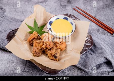 Morceaux de poulet frit japonais Banque D'Images