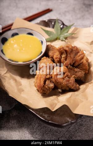 Morceaux de poulet frit japonais Banque D'Images