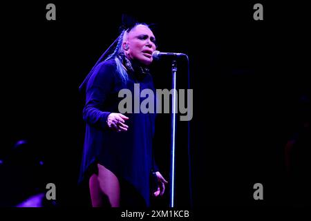 Concert de musique de chanteur italien - Loredana Berte - Ribelle Summer Tour 2024 Loredana Berte chant sur scène pendant Loredana Berte - Ribelle Summer Tour 2024, concert de musique de chanteur italien à Mirano, Venise, Italie, 22 juillet 2024 Mirano, Venise Mirano Summer Festival 2024 Italie Copyright : xEttorexGriffonix/xLiveMediax LPM 1454612 Banque D'Images