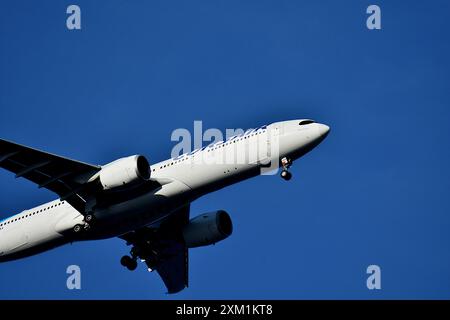 Marseille, France. 24 juillet 2024. Un avion Corsair arrive à l'aéroport Marseille Provence en France. Crédit : SOPA images Limited/Alamy Live News Banque D'Images