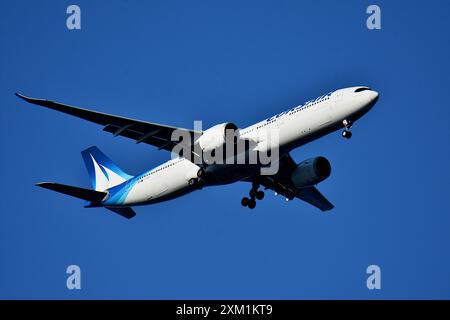 Marseille, France. 24 juillet 2024. Un avion Corsair arrive à l'aéroport Marseille Provence en France. Crédit : SOPA images Limited/Alamy Live News Banque D'Images