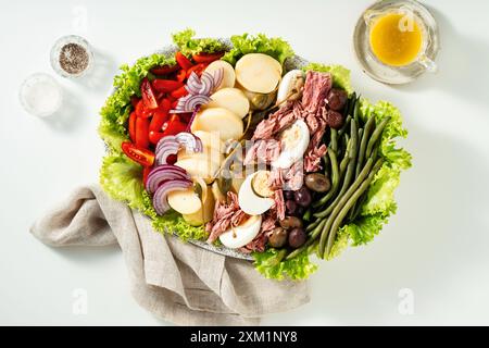 Salade Nicoise. Salade française au thon Banque D'Images