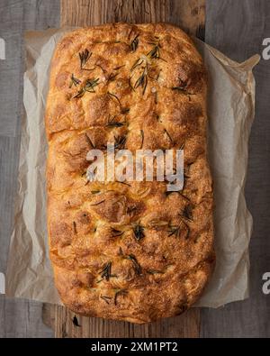 Focaccia italienne traditionnelle. Focaccia de pain plat fait maison. Vue de dessus. Banque D'Images