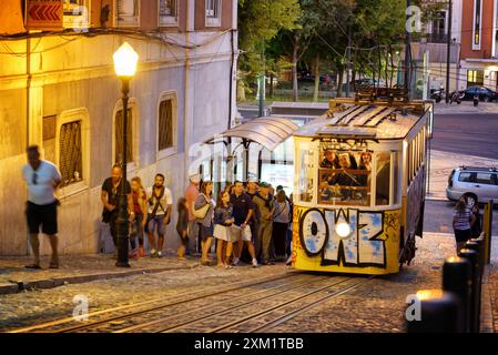 Le Funiculaire de Gloria à Lisbonne, Portugal. Banque D'Images