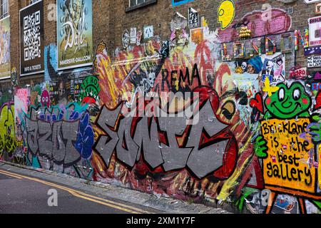 Mur de graffiti Buxton Street, Spitalfields, Londres Banque D'Images