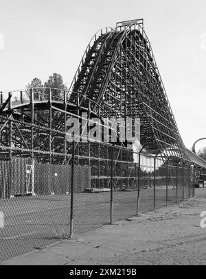 Historique Thunder Road, une montagne russe géante en bois au parc d'attractions Carowinds.. Fermé le 26 juillet 2015. Banque D'Images