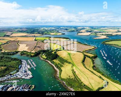 Salcombe et Mill Bay au-dessus de l'estuaire de Kingsbridge depuis un drone, Batson Creek, Southpool Creek, Devon, Angleterre, Europe Banque D'Images