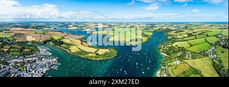 Salcombe et Mill Bay au-dessus de l'estuaire de Kingsbridge depuis un drone, Batson Creek, Southpool Creek, Devon, Angleterre, Europe Banque D'Images