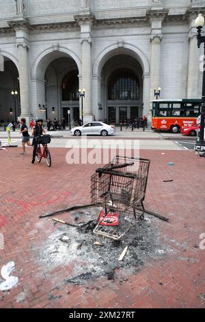 Washington, DC, États-Unis. 24 juillet 2024. Manifestants pro-palestiniens à Union Station à Washington, DC le 24 juillet 2024. Crédit : Mpi34/Media Punch/Alamy Live News Banque D'Images